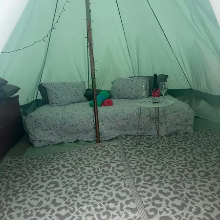 Hillcrest Hideaways1